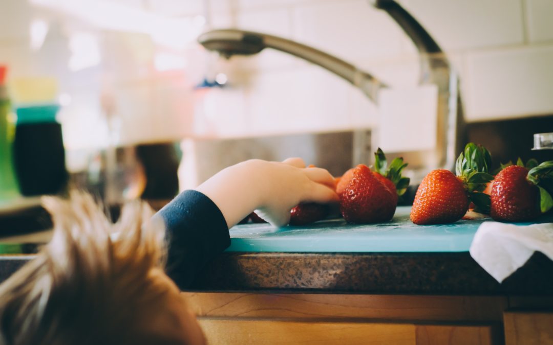 Ασφαλής κουζίνα για τα παιδιά: Πέντε πρακτικές συμβουλές